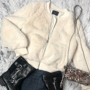 🔥2 for 40🔥Love Tree White Faux Fur Jacket Sz L